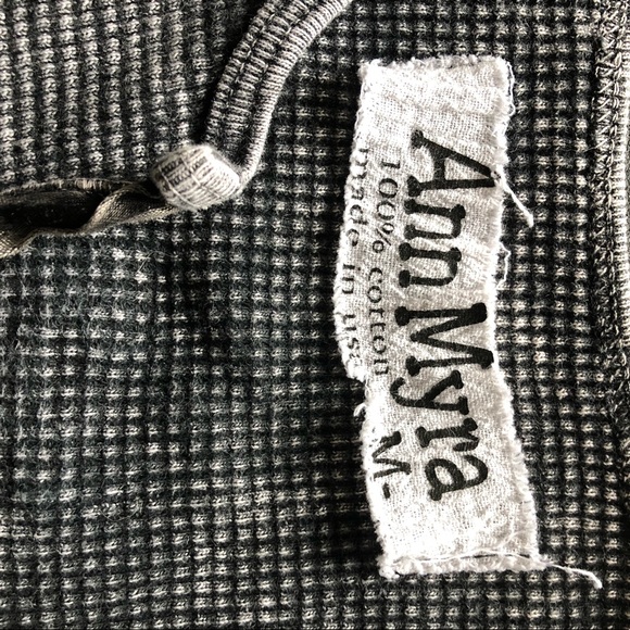 Ann Myra Thermal blk embellished on back Sz M - Picture 3 of 7
